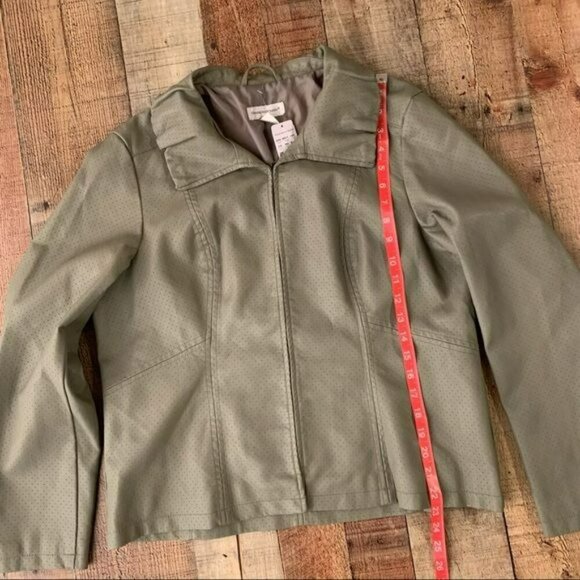 Christopher and banks green faux leather clasp closure lightweight jacket - L - Picture 3 of 9
